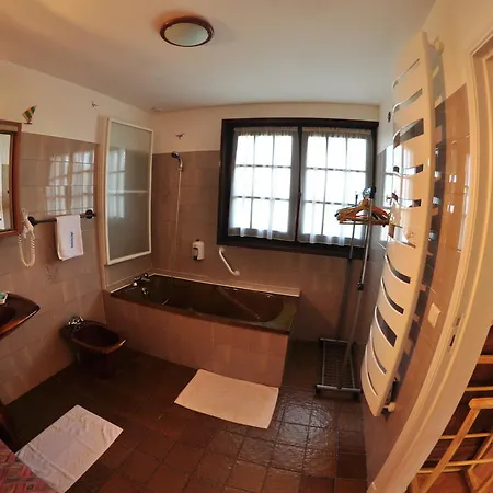 Hotel-logis La Coraline Gannat